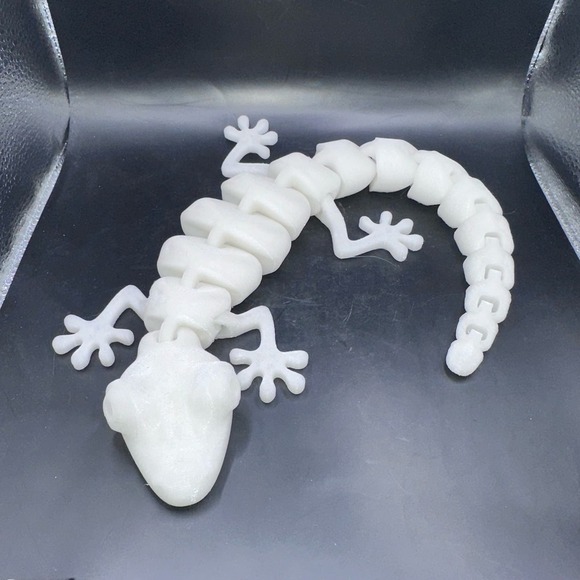 New 3D Printed Full Articulating Glow In The Dark Gecko/Lizard Toy 14”L - Picture 1 of 7